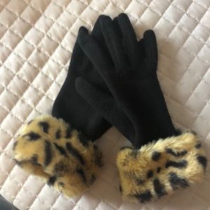 Leopard cuff gloves